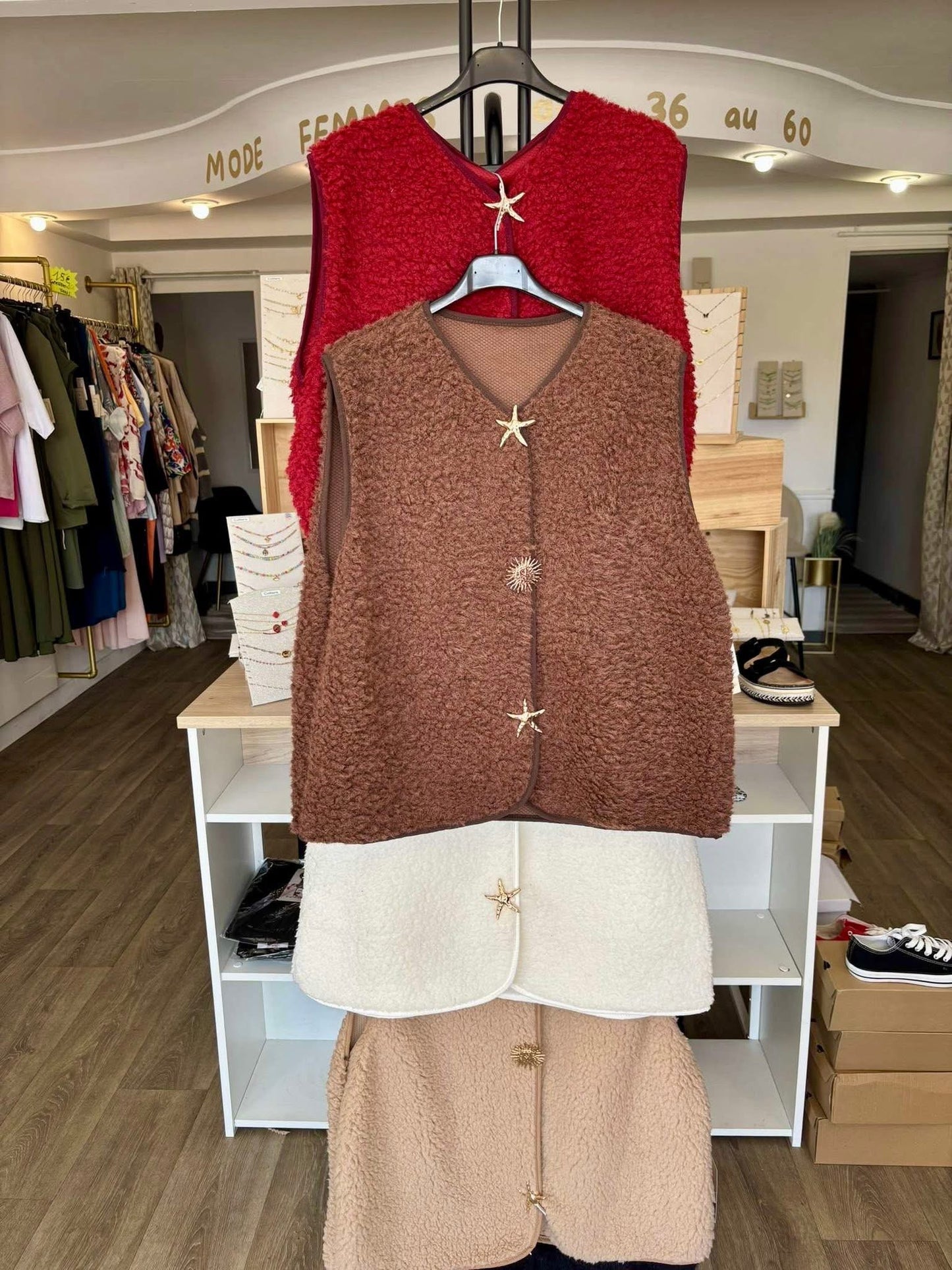 Gilet sans manches moumoute – Boutons dorés étoile