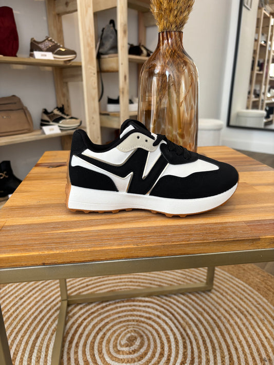 Baskets tendance noir & blanc – Style casual chic