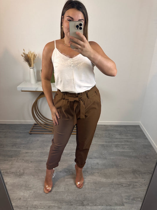 Pantalon carotte ceinturé