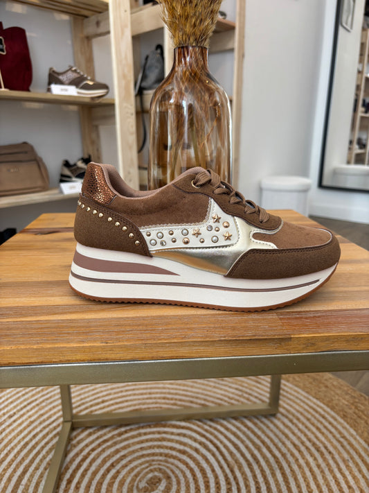 Baskets compensées marron & doré – Chic et confort