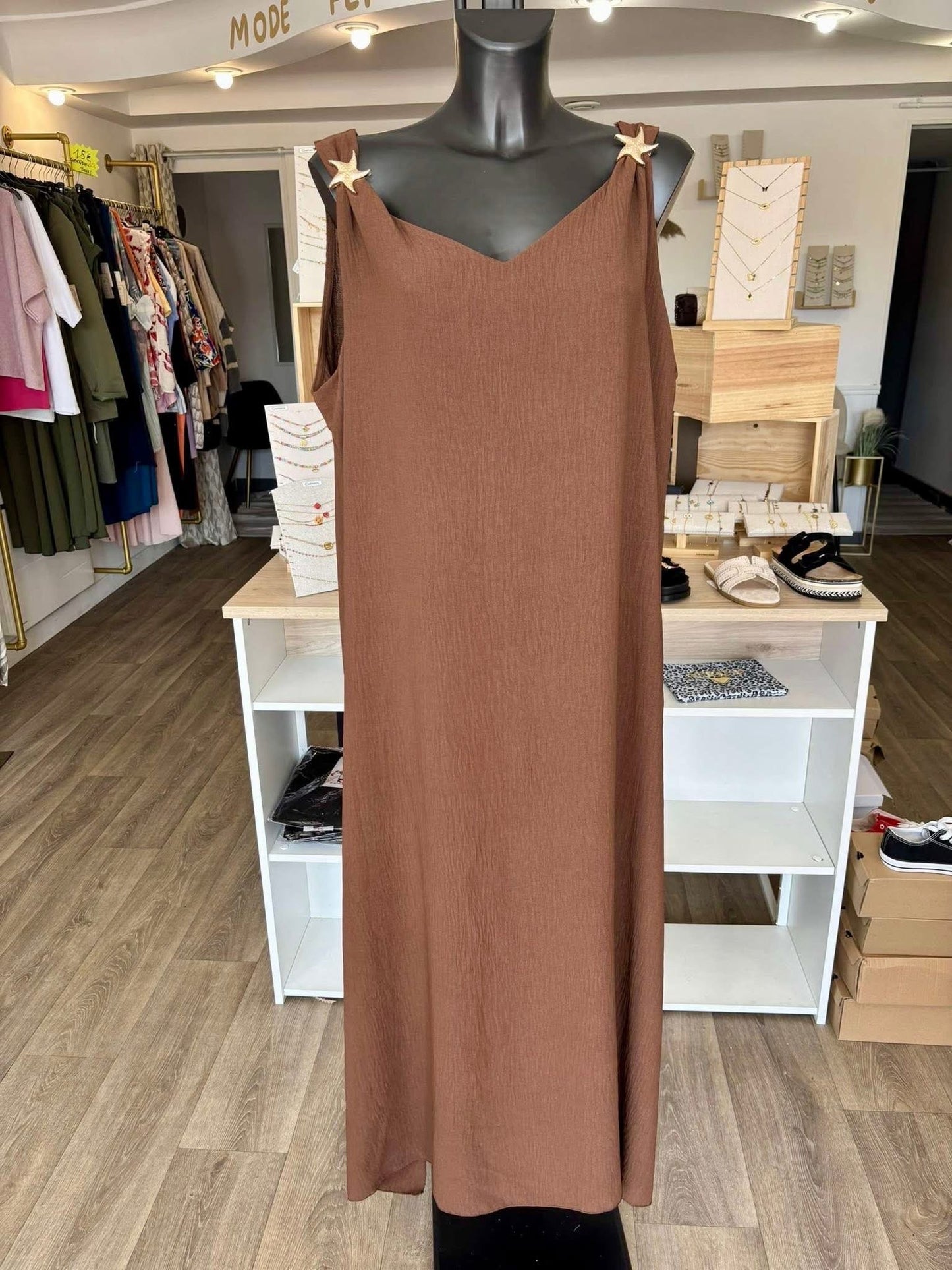 Robe fluide à bretelles étoiles